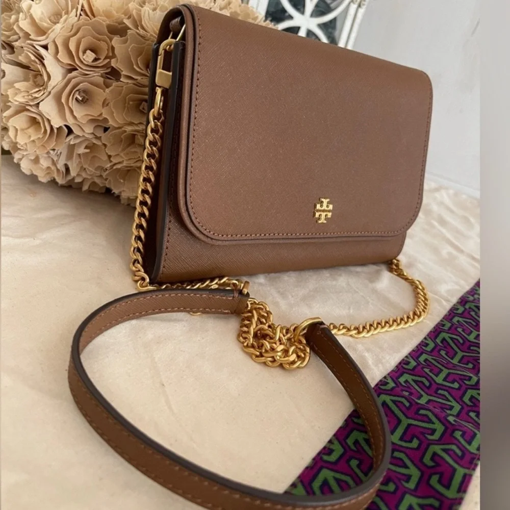 New tory burch Emerson chain wallet crossbody in moose color